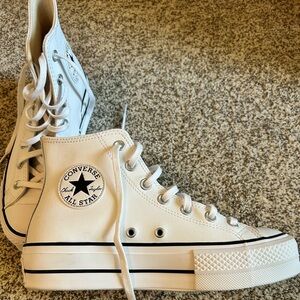BRAND NEW Converse - Chuck Taylor All Star Leather Platform Shoe Womens